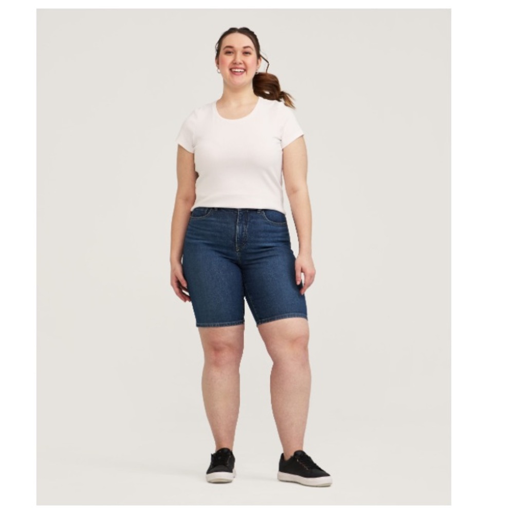 🇨🇦 Denver Hayes Women’s Blue Denim Bermuda Jean Shorts, size 18